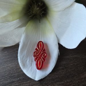 Arabesk ruit rood – goud 30*14mm