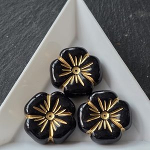 Bloem zwart - goud 20,5*20,5mm