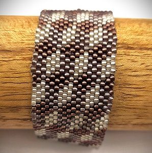 Peyote armband in roze/bruinroze/vintageroze 16.5cm