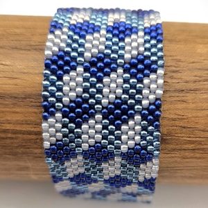 Blue all over peyote armband 17cm