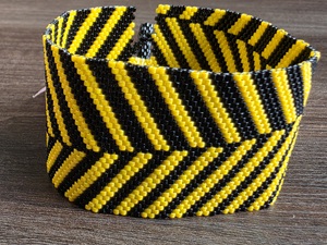 Striped yellow & black 20.5cm